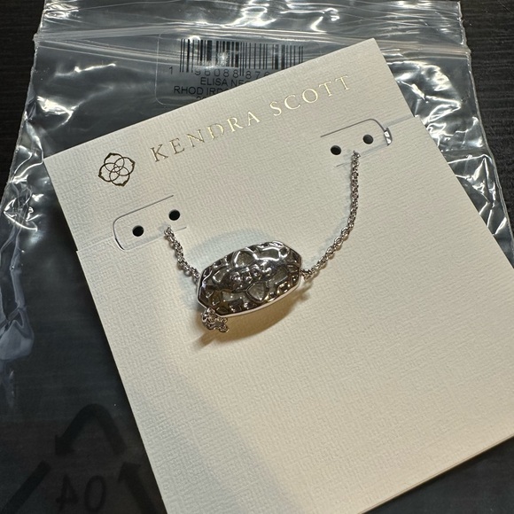 NWT KENDRA SCOTT Elisa 2025 Silver Collector’s Edition Short Pendant Necklace - Picture 6 of 9